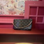Louis Vuitton Pochette monogram
